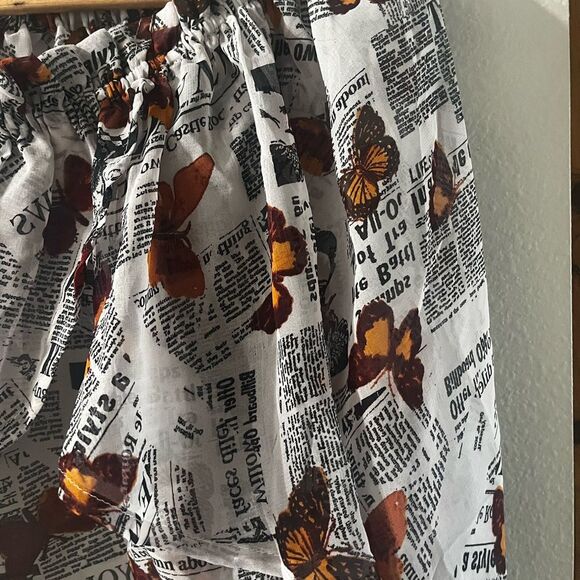 NWT Junior's Sz Small Live 4 Truth Top Butterfly & News Print (flowy) - Picture 5 of 15